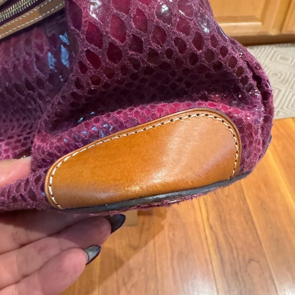 💜💯Authentic Dooney & Bourke Faux Snakeskin Embossed Hobo Bag💜 - Picture 7 of 16